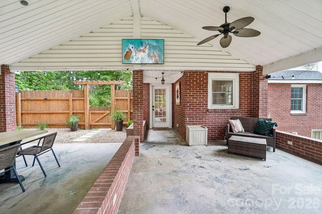 111 Bennett Street, Burnsville, NC 28714