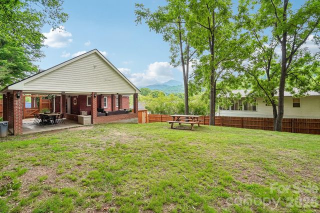 111 Bennett Street, Burnsville, NC 28714
