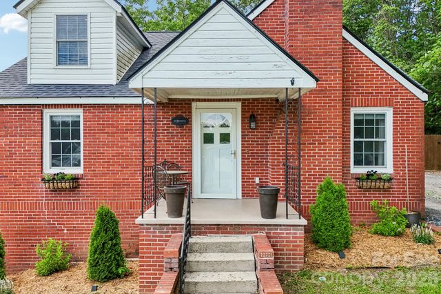 111 Bennett Street, Burnsville, NC 28714