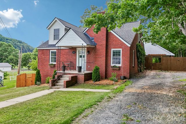 111 Bennett Street, Burnsville, NC 28714