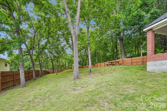 111 Bennett Street, Burnsville, NC 28714
