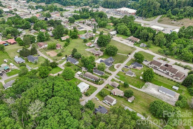 111 Bennett Street, Burnsville, NC 28714
