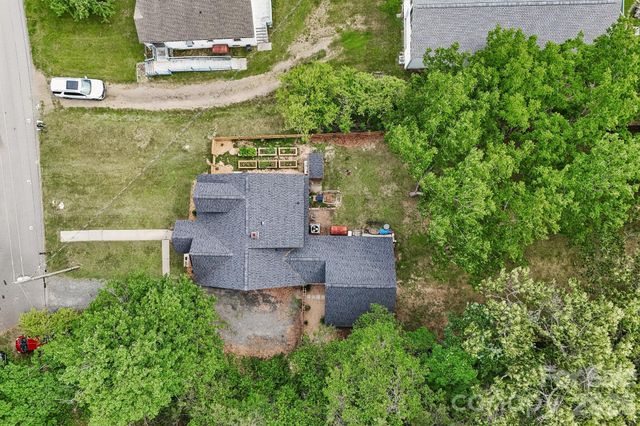 111 Bennett Street, Burnsville, NC 28714