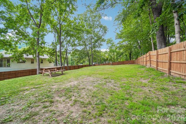 111 Bennett Street, Burnsville, NC 28714