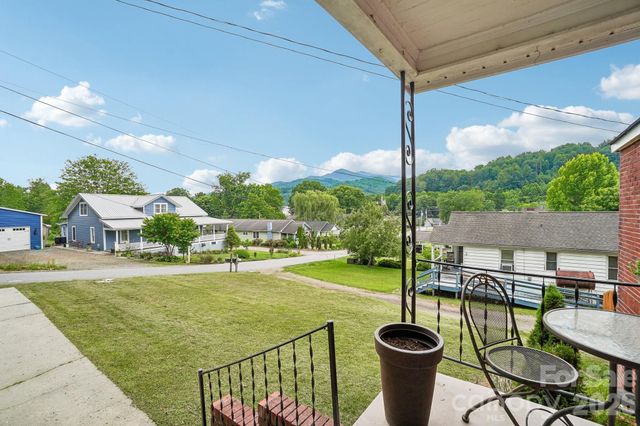 111 Bennett Street, Burnsville, NC 28714