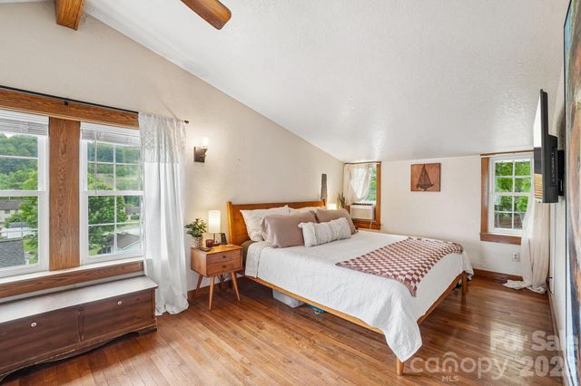 111 Bennett Street, Burnsville, NC 28714