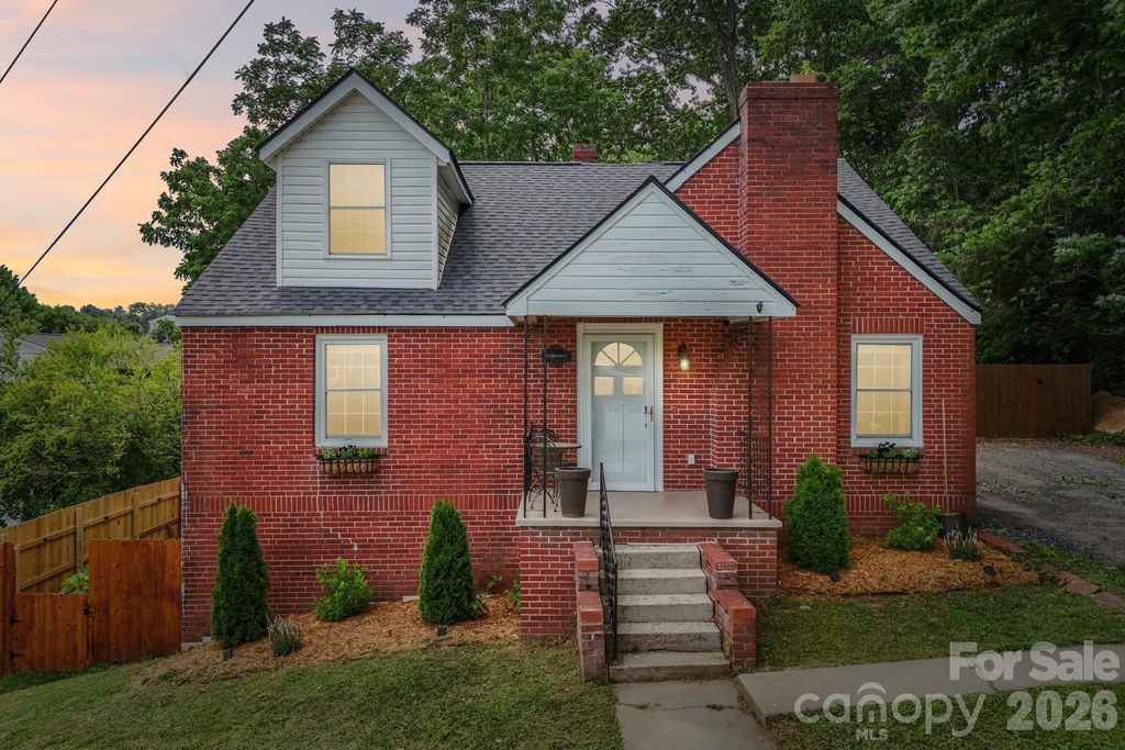 111 Bennett Street, Burnsville, NC 28714