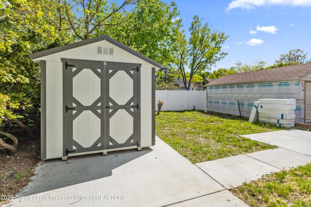 2412 Fernwood Avenue, Lansing, MI 48912
