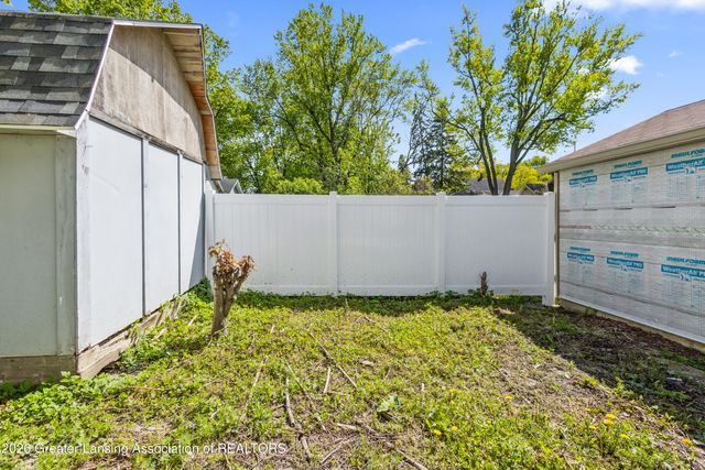 2412 Fernwood Avenue, Lansing, MI 48912