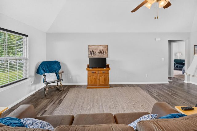 115 E Seminole Street, Strafford, MO 65757