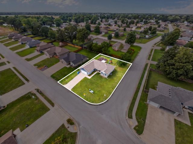 115 E Seminole Street, Strafford, MO 65757