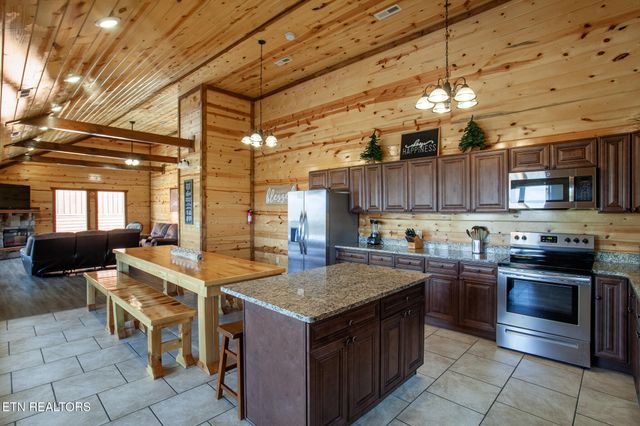 3708 Tilda Hilltop Way, Sevierville, TN 37862