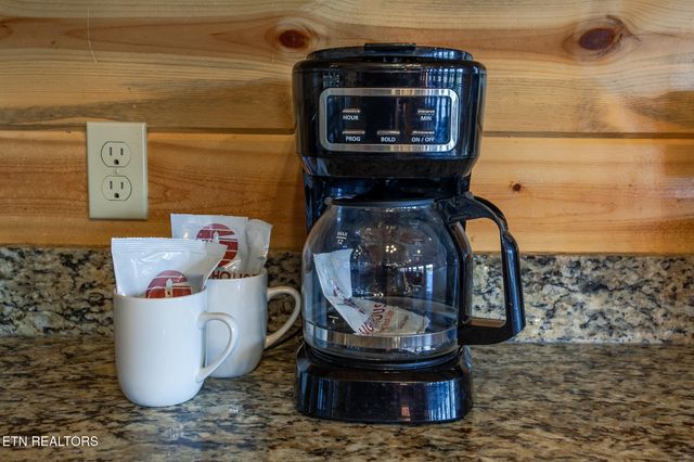 3708 Tilda Hilltop Way, Sevierville, TN 37862