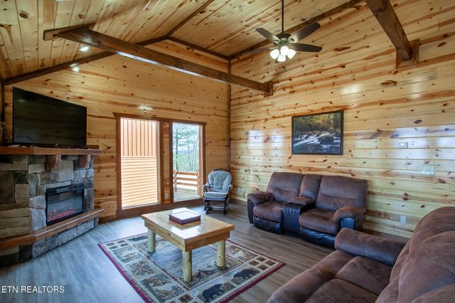 3708 Tilda Hilltop Way, Sevierville, TN 37862