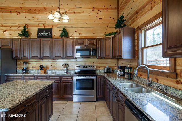 3708 Tilda Hilltop Way, Sevierville, TN 37862