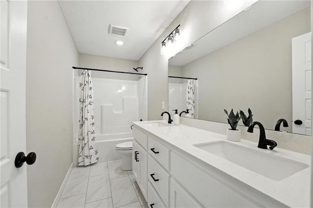 1201 Sendera Trail, Raymore, MO 64083