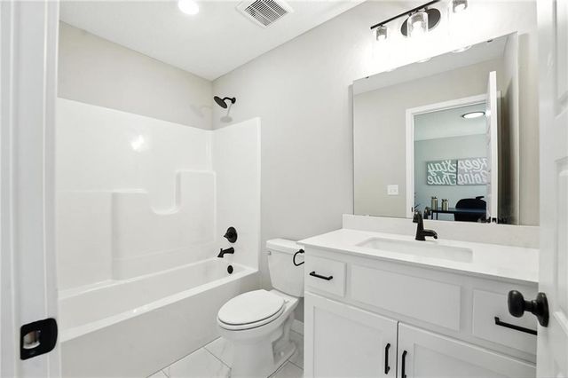 1201 Sendera Trail, Raymore, MO 64083