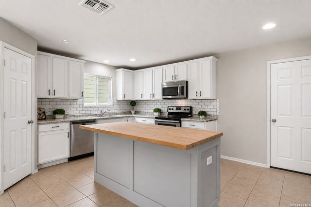 10127 ROUND RDG, San Antonio, TX 78254