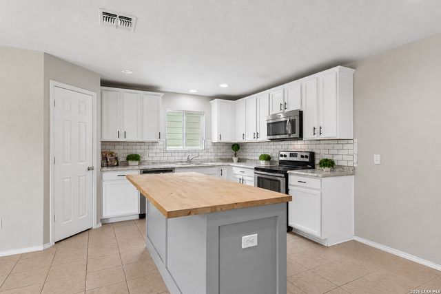 10127 ROUND RDG, San Antonio, TX 78254