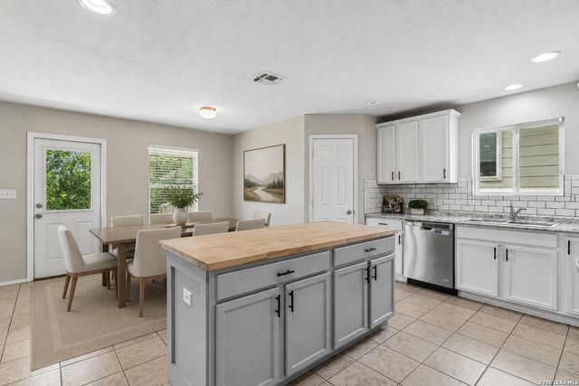 10127 ROUND RDG, San Antonio, TX 78254