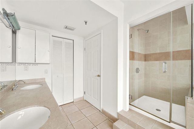 385 Poinciana Dr 1230, Sunny Isles Beach, FL 33160