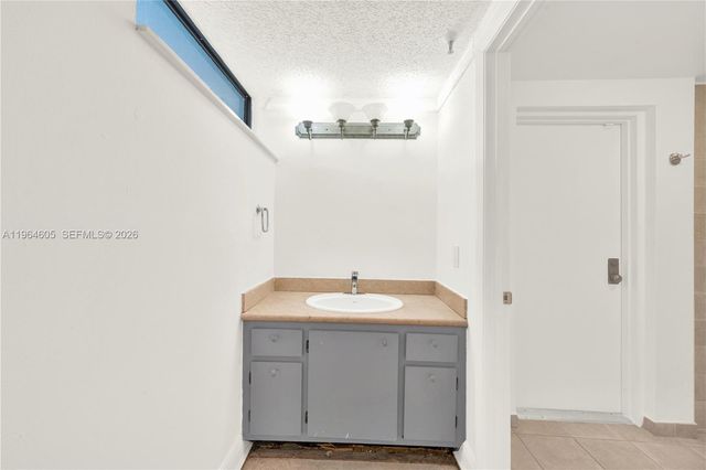 385 Poinciana Dr 1230, Sunny Isles Beach, FL 33160