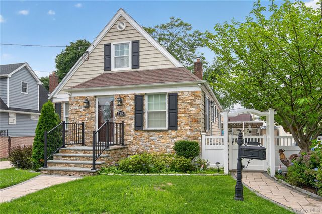 175 Wardwell Road, Mineola, NY 11501