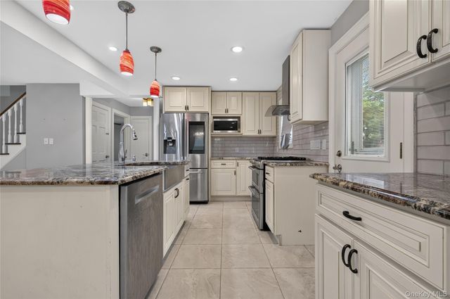 175 Wardwell Road, Mineola, NY 11501
