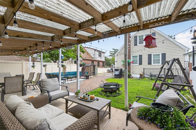 175 Wardwell Road, Mineola, NY 11501
