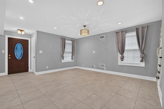 175 Wardwell Road, Mineola, NY 11501
