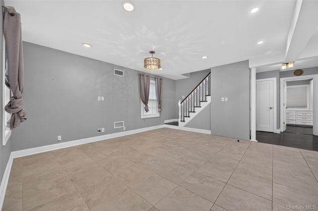175 Wardwell Road, Mineola, NY 11501