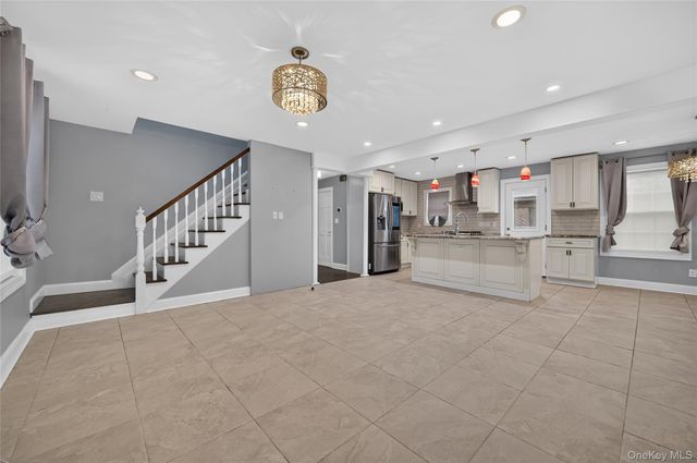 175 Wardwell Road, Mineola, NY 11501