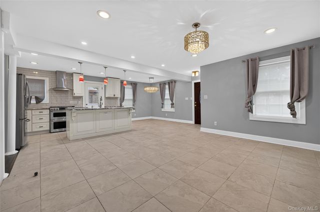 175 Wardwell Road, Mineola, NY 11501