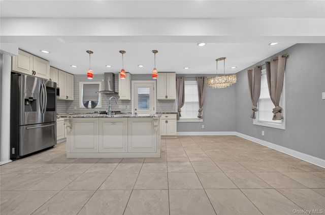 175 Wardwell Road, Mineola, NY 11501