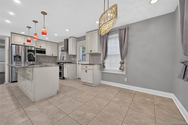 175 Wardwell Road, Mineola, NY 11501