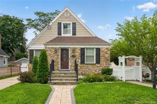 175 Wardwell Road, Mineola, NY 11501