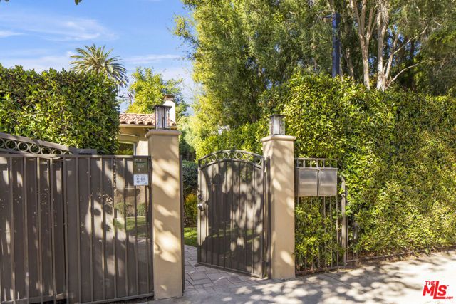 733 Westmount Drive, West Hollywood, CA 90069