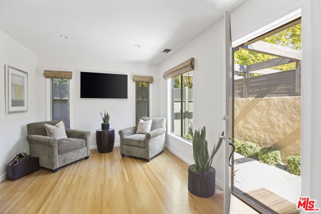 733 Westmount Drive, West Hollywood, CA 90069