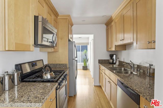 733 Westmount Drive, West Hollywood, CA 90069