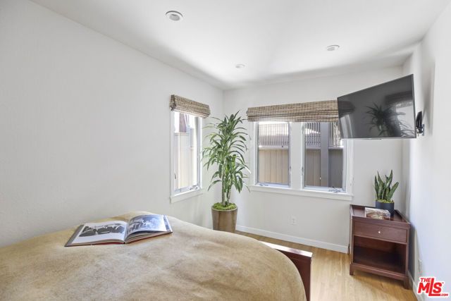 733 Westmount Drive, West Hollywood, CA 90069