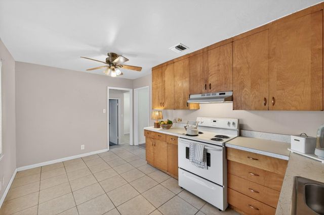 4830 Del Norte Blvd, Sacramento, CA 95820