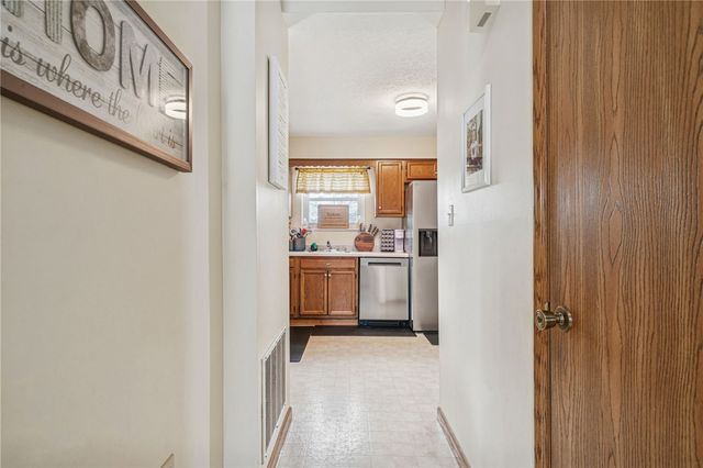 440 Shelbourne Dr, Plum Boro, PA 15239