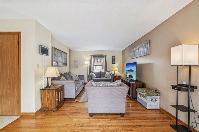 440 Shelbourne Dr, Plum Boro, PA 15239