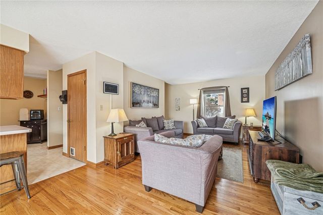 440 Shelbourne Dr, Plum Boro, PA 15239