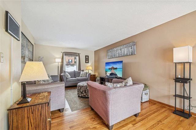 440 Shelbourne Dr, Plum Boro, PA 15239