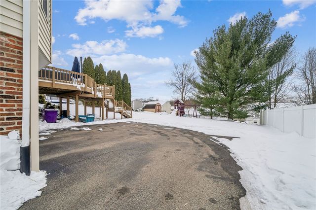 440 Shelbourne Dr, Plum Boro, PA 15239