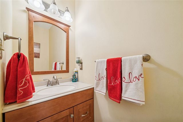 440 Shelbourne Dr, Plum Boro, PA 15239