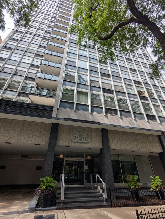 30 E Elm Street 4E, Chicago, IL 60611
