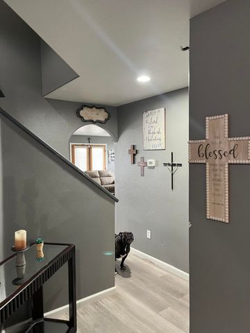 1015 N Velie Court, Visalia, CA 93292