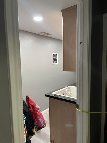 1015 N Velie Court, Visalia, CA 93292